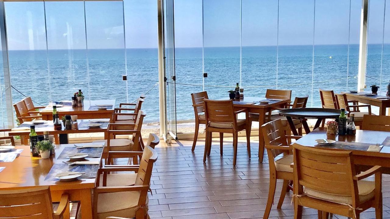 Mi Capricho, Beachfront, Grownfloor, Private Garden & Terrace Ситио-де-Калаонда Экстерьер фото