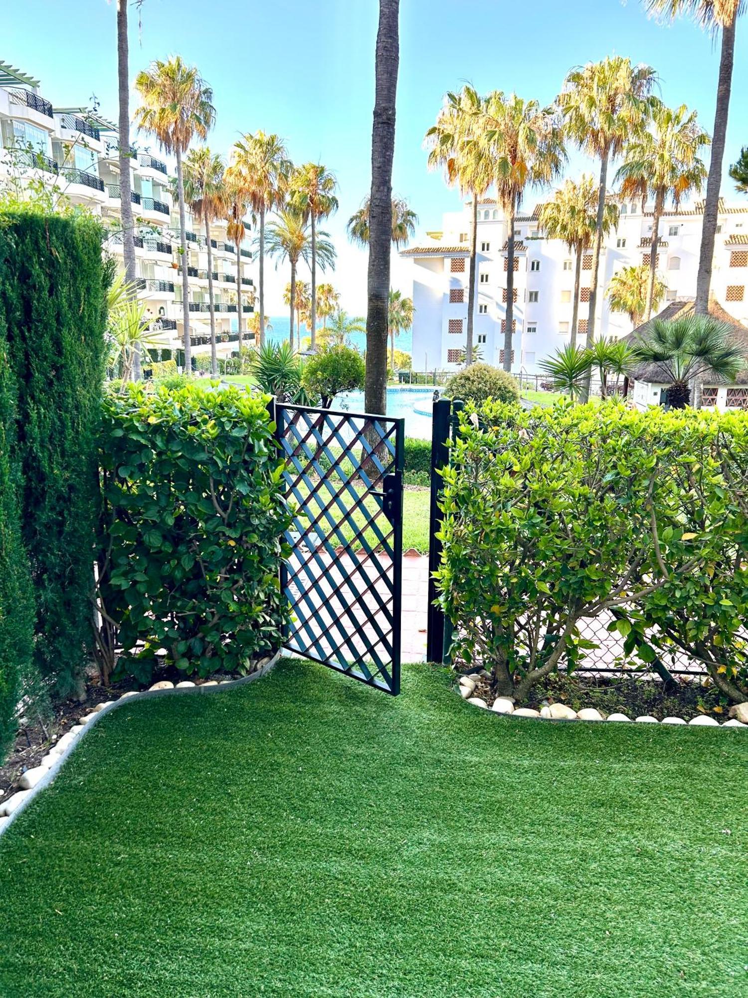 Mi Capricho, Beachfront, Grownfloor, Private Garden & Terrace Ситио-де-Калаонда Экстерьер фото